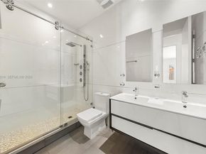 822 Meridian Ln, Hollywood FL 33019