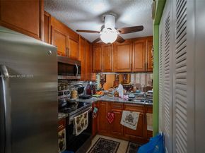 3138 Via Poinciana 105, Lake Worth FL 33467