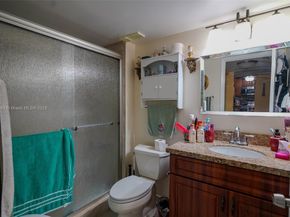 3138 Via Poinciana 105, Lake Worth FL 33467