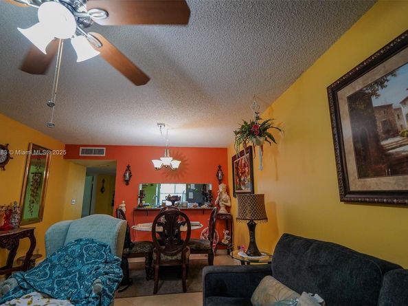 3138 Via Poinciana 105, Lake Worth FL 33467