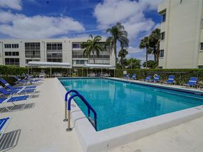 3138 Via Poinciana 105, Lake Worth FL 33467