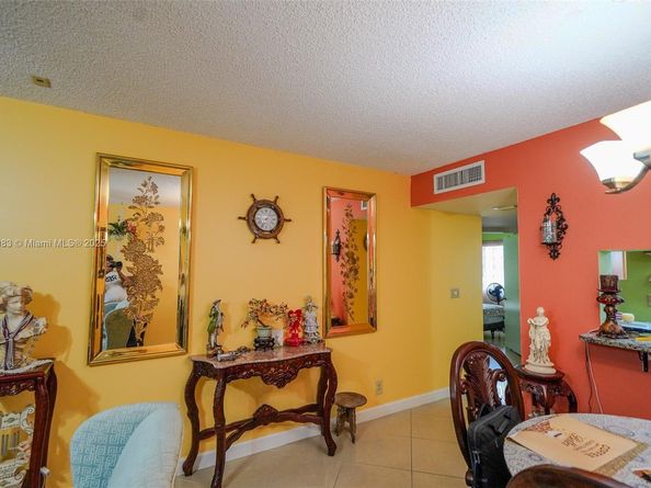 3138 Via Poinciana 105, Lake Worth FL 33467