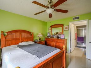3138 Via Poinciana 105, Lake Worth FL 33467