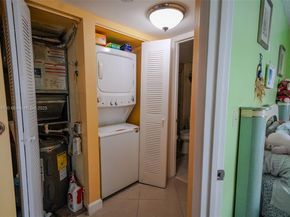 3138 Via Poinciana 105, Lake Worth FL 33467