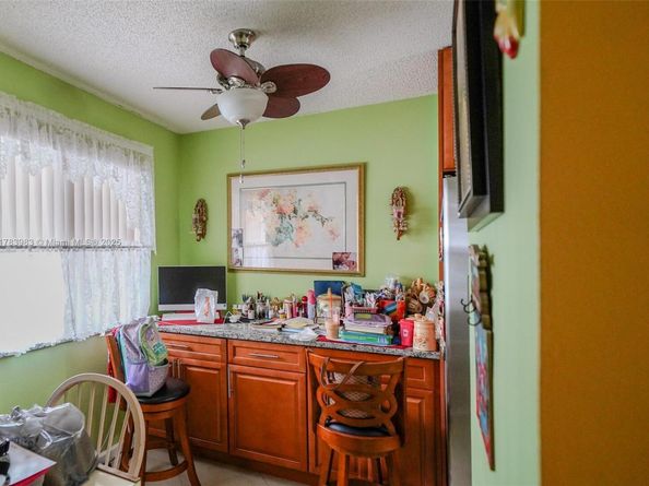 3138 Via Poinciana 105, Lake Worth FL 33467