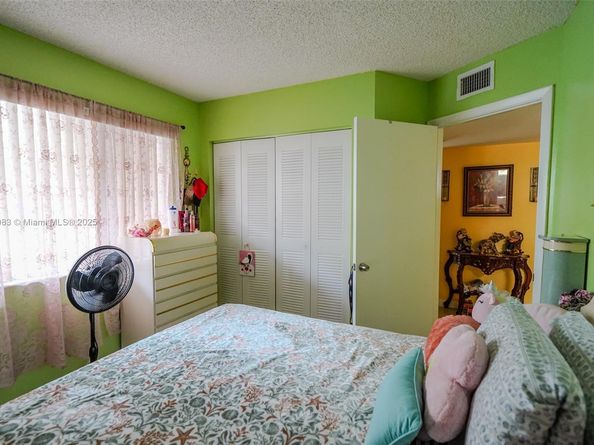 3138 Via Poinciana 105, Lake Worth FL 33467