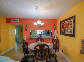 3138 Via Poinciana 105, Lake Worth FL 33467