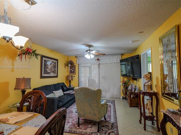 3138 Via Poinciana 105, Lake Worth FL 33467