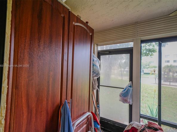 3138 Via Poinciana 105, Lake Worth FL 33467
