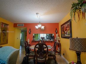 3138 Via Poinciana 105, Lake Worth FL 33467