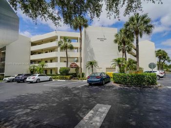 3138 Via Poinciana