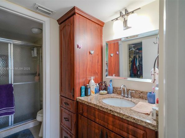 3138 Via Poinciana 105, Lake Worth FL 33467