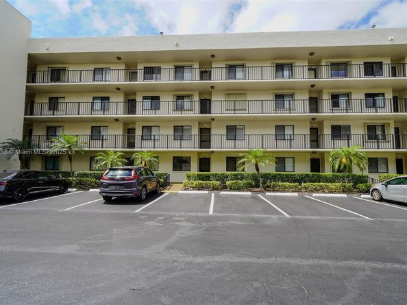 3138 Via Poinciana 105, Lake Worth FL 33467