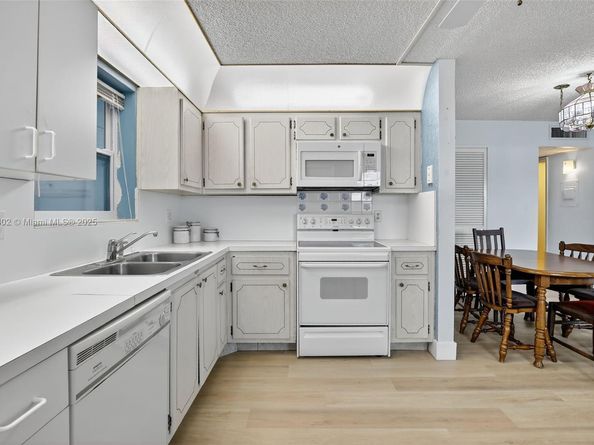 1354 N 12th Ct 11B, Hollywood FL 33019