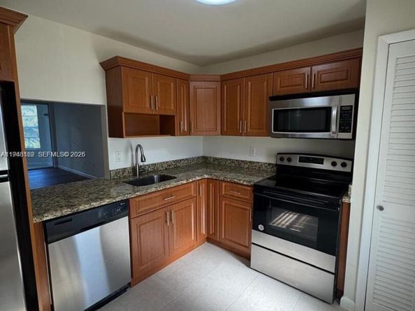 1201 NE 191st St G313, Miami FL 33179