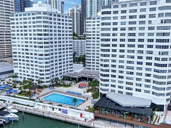 825 Brickell Bay Dr 1042, Miami FL 33131