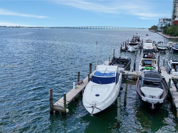 825 Brickell Bay Dr 1042, Miami FL 33131