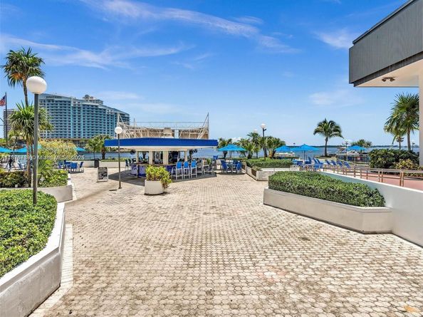825 Brickell Bay Dr 1042, Miami FL 33131