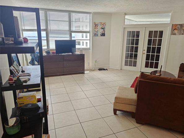 825 Brickell Bay Dr 1042, Miami FL 33131