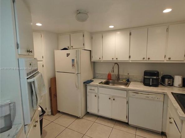 825 Brickell Bay Dr 1042, Miami FL 33131