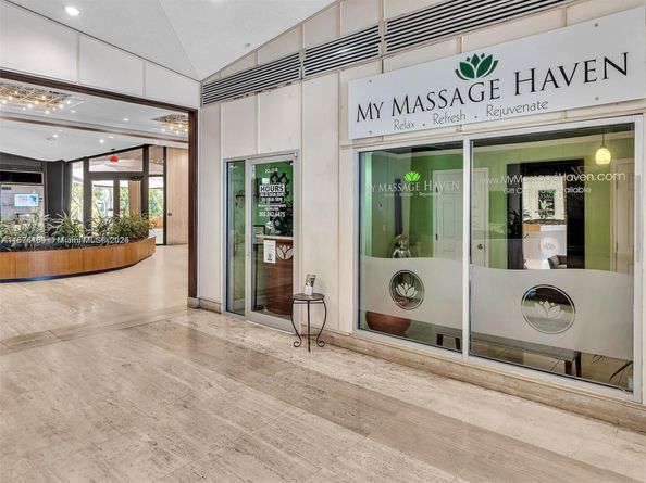 825 Brickell Bay Dr 1042, Miami FL 33131