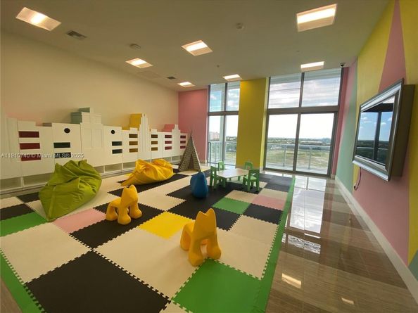 2000 Metropica Way 2104, Sunrise FL 33323