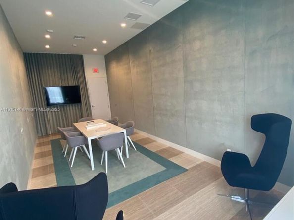 2000 Metropica Way 2104, Sunrise FL 33323