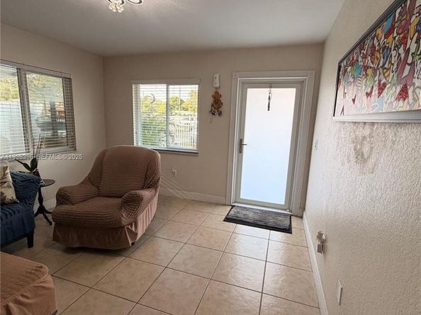 2850 NW 56th St, Miami FL 33142