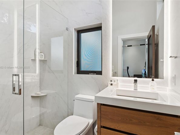 1060 Alfonso Ave, Coral Gables FL 33146