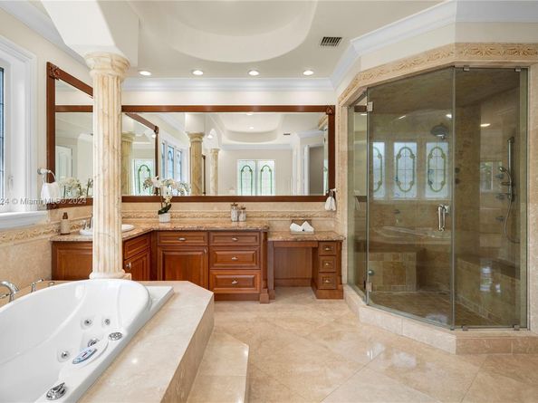 5770 La Luneta Ave, Miami FL 33155