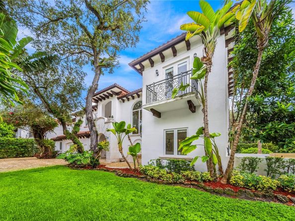 5770 La Luneta Ave, Miami FL 33155