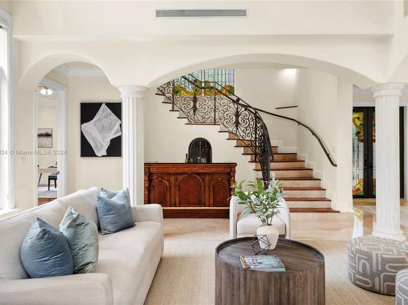 5770 La Luneta Ave, Miami FL 33155