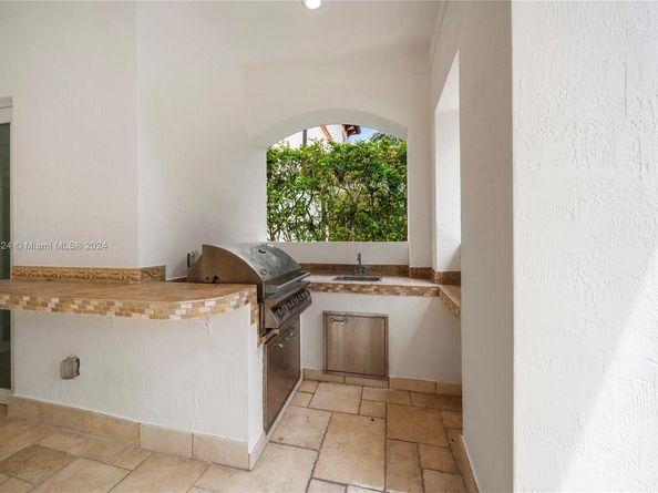 5770 La Luneta Ave, Miami FL 33155