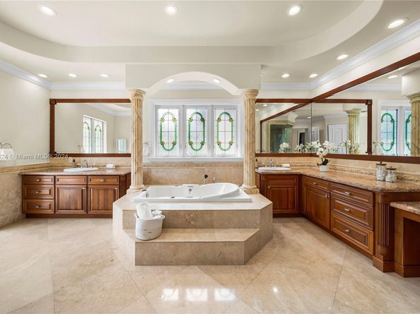 5770 La Luneta Ave, Miami FL 33155