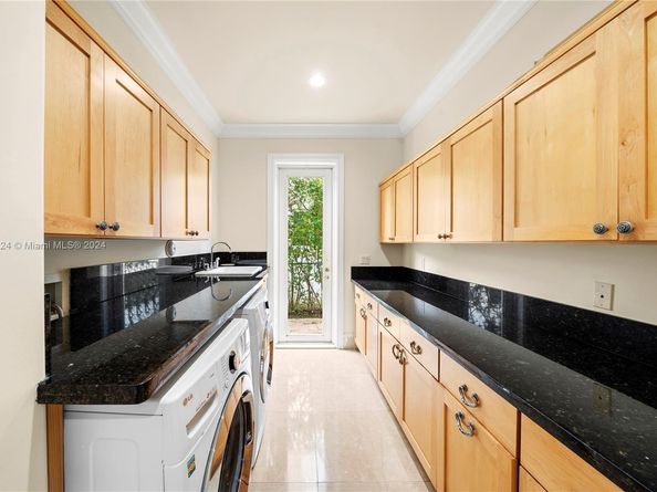 5770 La Luneta Ave, Miami FL 33155