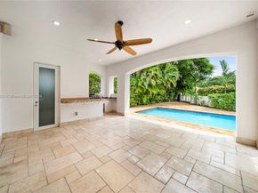 5770 La Luneta Ave, Miami FL 33155