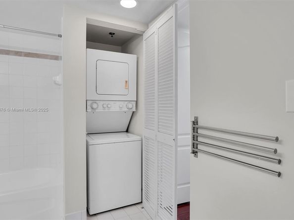 1200 Brickell Bay Dr 2821, Miami FL 33131