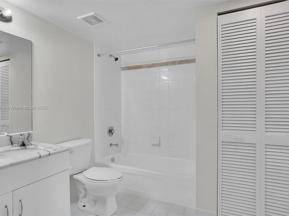 1200 Brickell Bay Dr 2821, Miami FL 33131