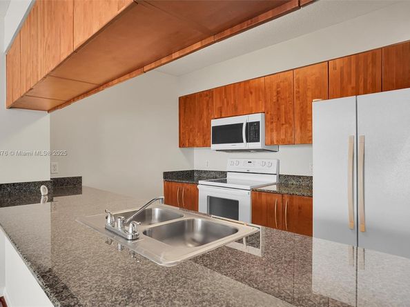1200 Brickell Bay Dr 2821, Miami FL 33131