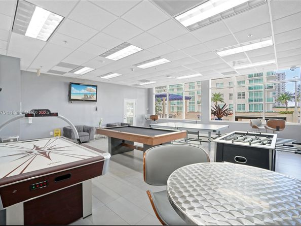 1200 Brickell Bay Dr 2821, Miami FL 33131