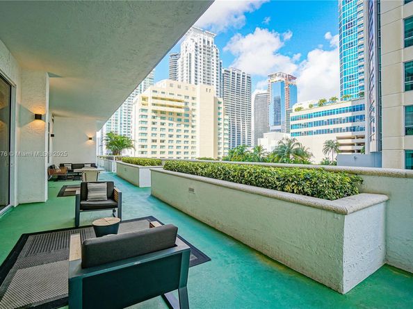 1200 Brickell Bay Dr 2821, Miami FL 33131