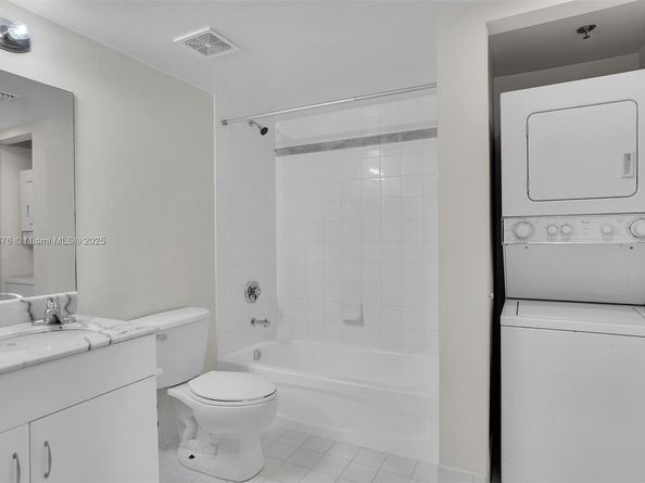 1200 Brickell Bay Dr 2821, Miami FL 33131
