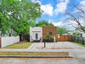 570 NW 48th St, Miami FL 33127