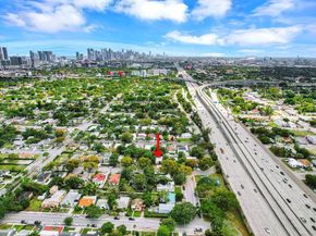 570 NW 48th St, Miami FL 33127