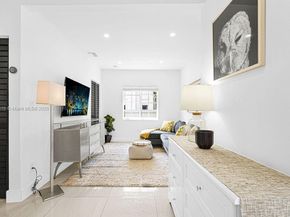 570 NW 48th St, Miami FL 33127