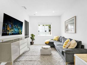 570 NW 48th St, Miami FL 33127