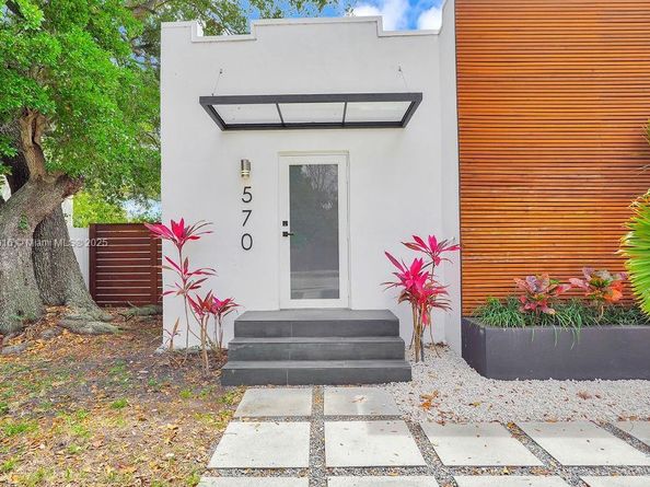 570 NW 48th St, Miami FL 33127