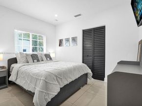 570 NW 48th St, Miami FL 33127