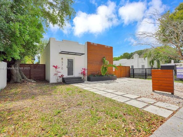 570 NW 48th St, Miami FL 33127