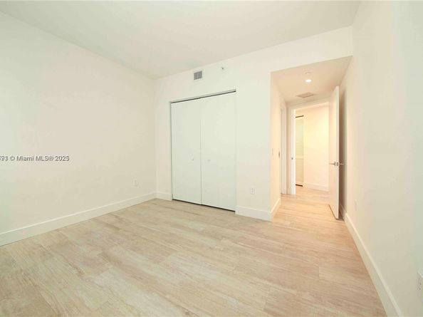 121 NE 34th St 1009, Miami FL 33137